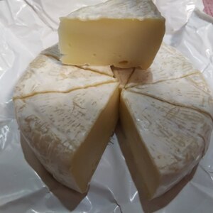 カマンベールチーズの切り方